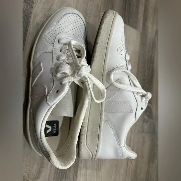 Veja V-10 All White Colorway Casual Sneakers Size 9 - Picture 4 of 6